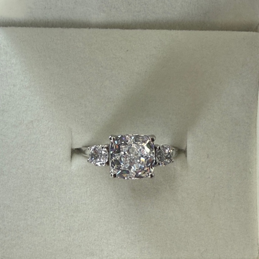🎉Price drop🎉Elegant Silver Lab Cushion cut created Diamond Ring